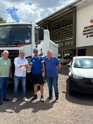 A Prefeitura de Itapiranga segue investindo na renovação de sua frota, garantindo mais eficiência e qualidade nos serviços prestados à população. No mês de janeiro, a Secretaria de Transportes e Obras recebeu a incorporação de um novo caminhão e uma pick-up utilitária.