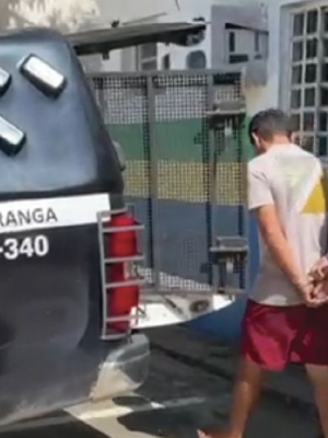 A Polícia Civil do Amazonas (PC-AM), por meio da 38ª Delegacia Interativa de Polícia (DIP) de Itapiranga (a 227 quilômetros de Manaus), em ação conjunta com a Polícia Militar do Amazonas (PMAM), prendeu em flagrante, no sábado (16), Tino Biagini Serrão, 30, pelo crime de homicídio de Huenderly Monteiro Reis, 37. A prisão ocorreu no bairro Gilberto Mestrinho, no município.