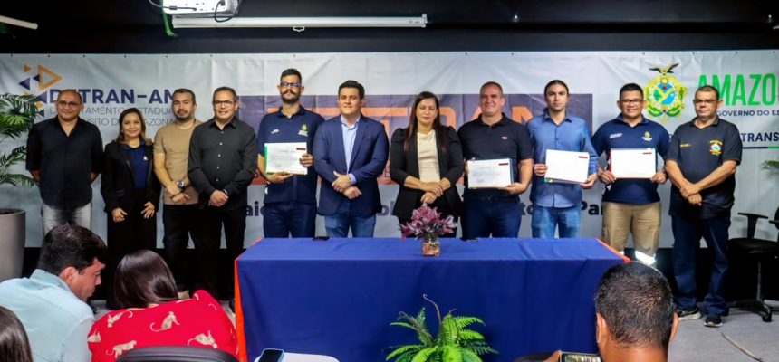 O Departamento Estadual de Trânsito do Amazonas (Detran-AM), por meio da Escola Pública de Trânsito (Eptran), certificou 44 finalistas do primeiro curso híbrido de Agente de Trânsito. A solenidade ocorreu na manhã desta quinta-feira (11), na sede da Eptran, localizada no Shopping Manaus Via Norte, na zona norte de Manaus.